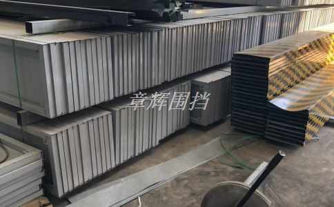 簡易圍擋在保障交通安全方面有哪些作用？（簡易圍擋在交通中的應用價值）