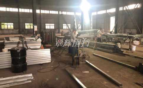 簡易圍擋在城市道路改造中的使用是否能有效保障交通安全？（城市道路改造中簡易圍擋的交通保護措施）