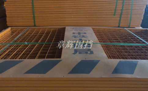 如何對長時間未清洗的pvc圍擋進(jìn)行徹底清洗？（處理污垢積累導(dǎo)致的難以清洗）