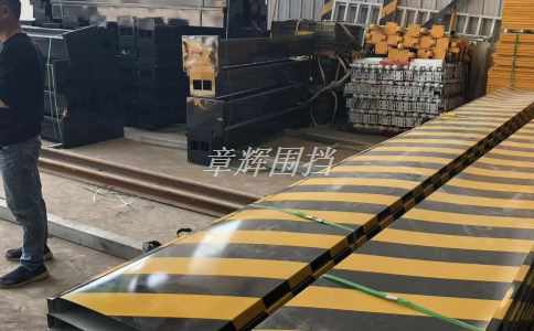 如何設計和制作具有美觀性和廣告效果的簡易圍擋？